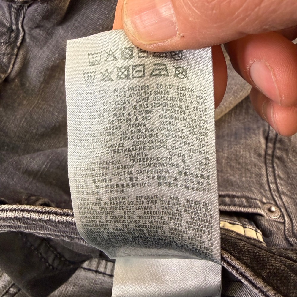 Diesel Men's Dark Gray Straight Jeans - Picture 16 of 16